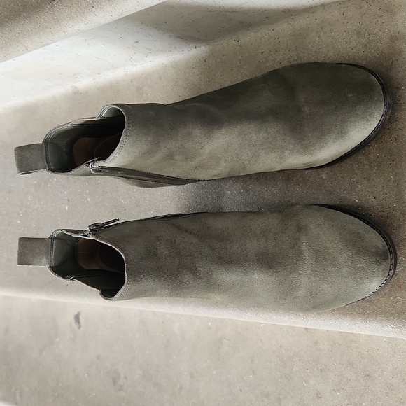 VIONIC WOMEN'S OLIVE Ankle Boots SIZE 9 WIDE. - Picture 8 of 9